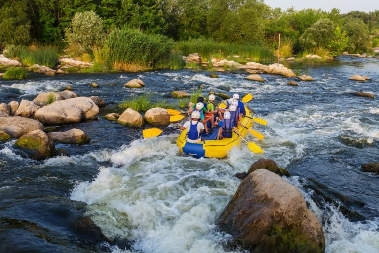 rafting-team-summer-extreme-water-sport
